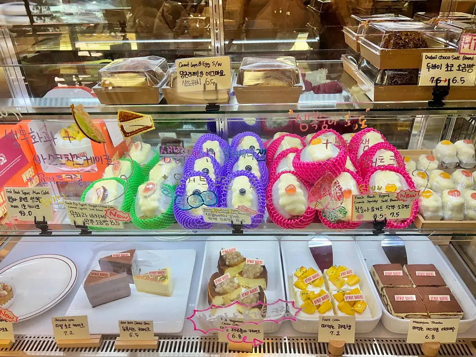 Dessert display corner with gift packaging ready