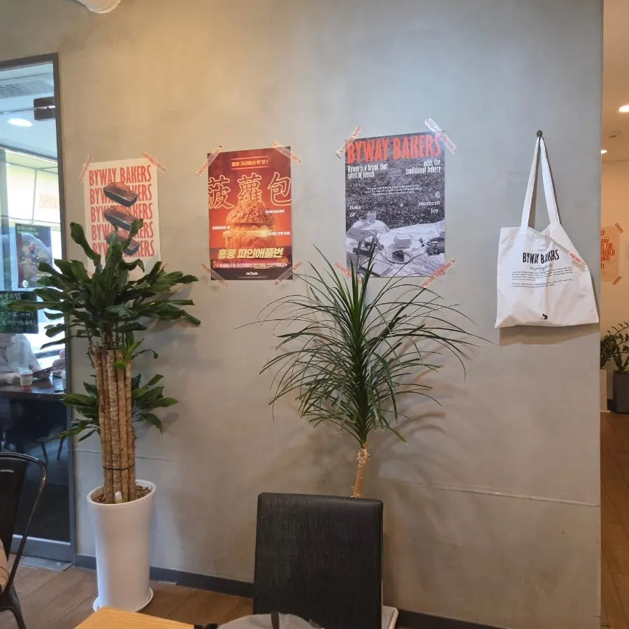 The private, reservable meeting room space