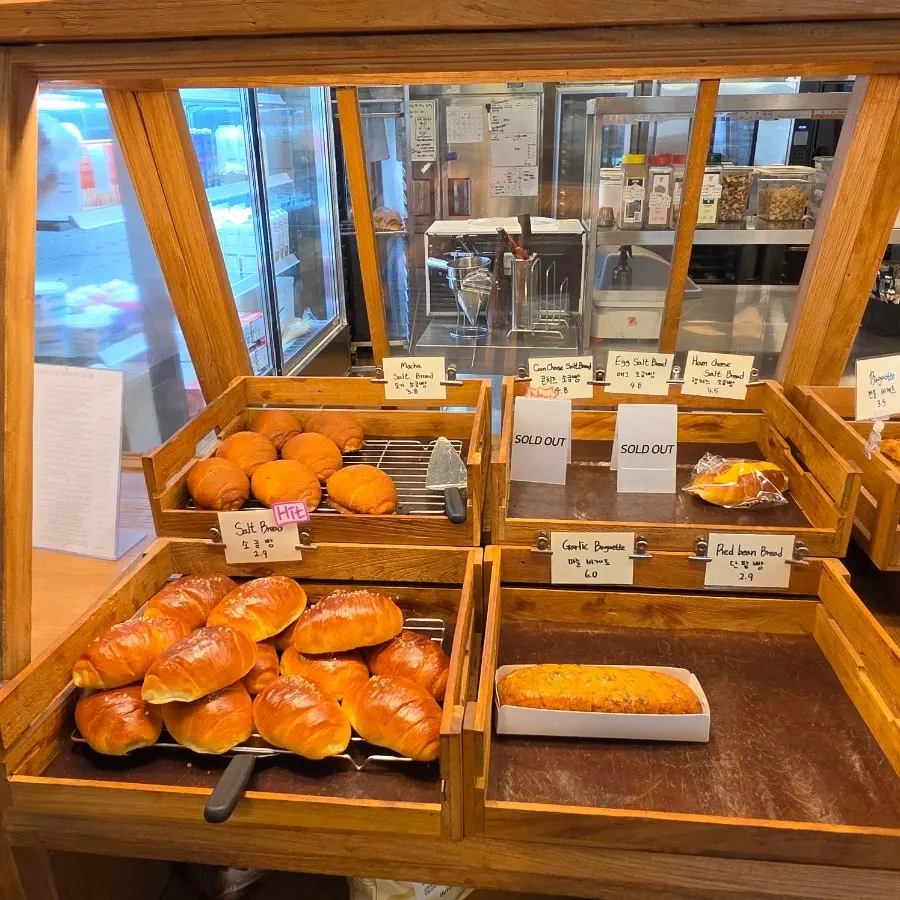 Bread display corner with a sold-out sign