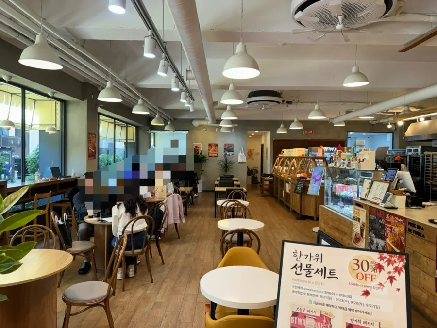 바이웨이 베이커스 영등포점 쾌적한 실내 공간