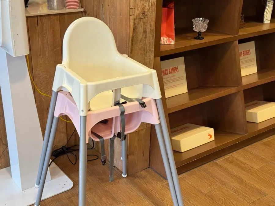 아이와 방문할 수 있는 아기의자