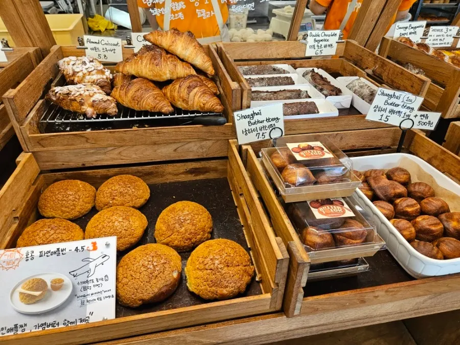 Red bean buns and bagels on the shelf
