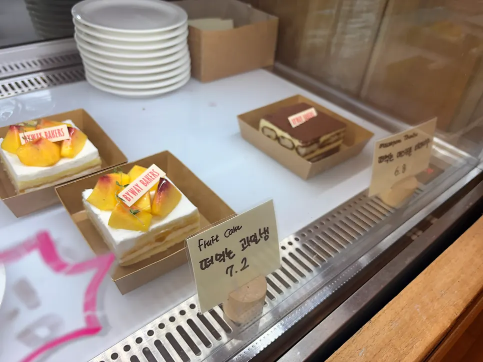 BYWAY BAKERS甜點展示櫃近拍