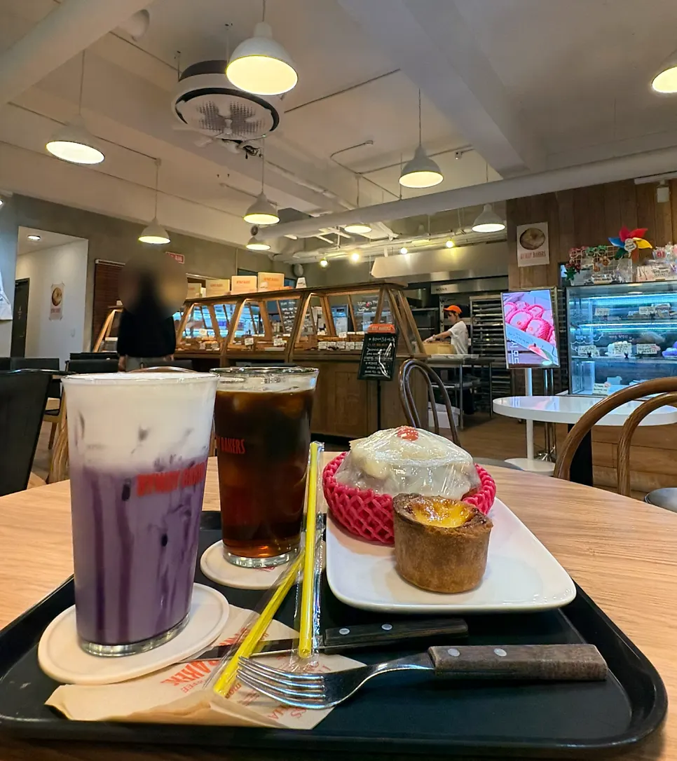 BYWAY BAKERS靠窗座位