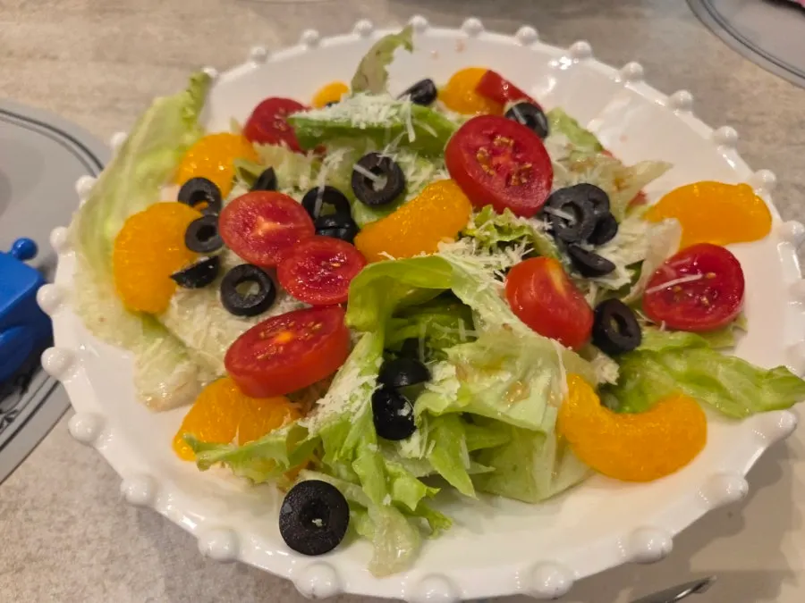Chicken thigh mushroom salad with tangerine and olives