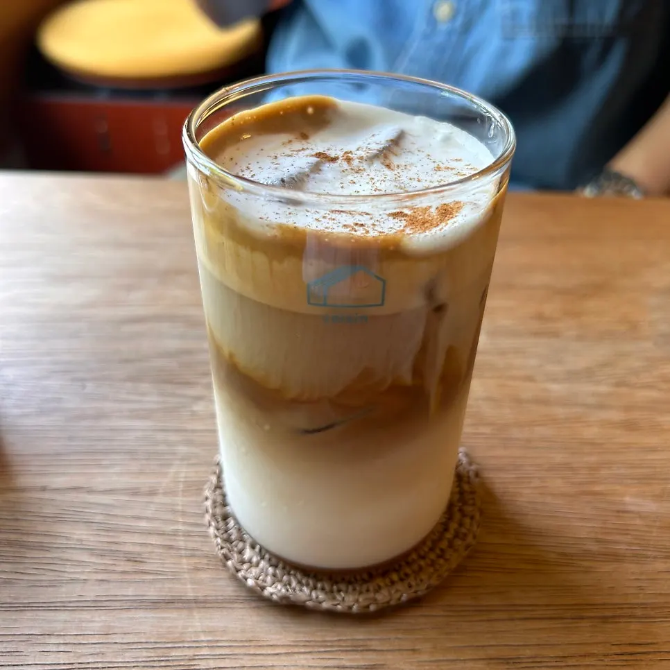 Maple cream latte after being stirred and mixed