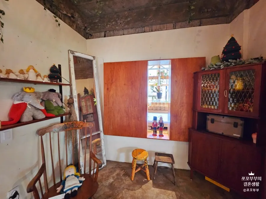 Horizontal photo of Café Buajang's interior atmosphere