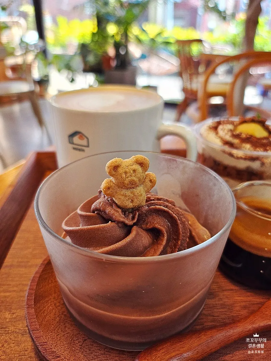 Choco-flavored gelato affogato