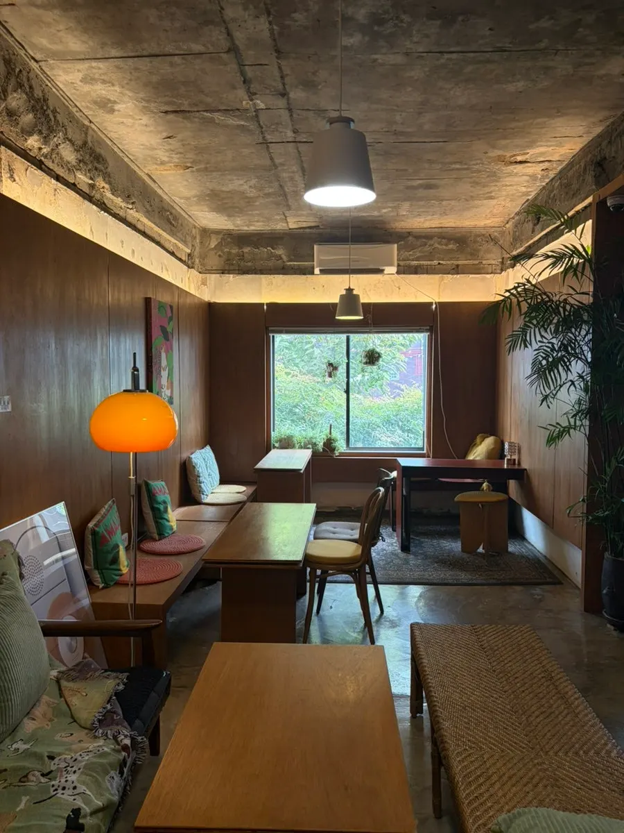 Seating area where each corner has a different mood