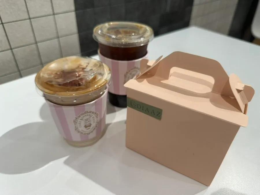 후르츠조각케이크를 고른 카페디아즈 쇼케이스