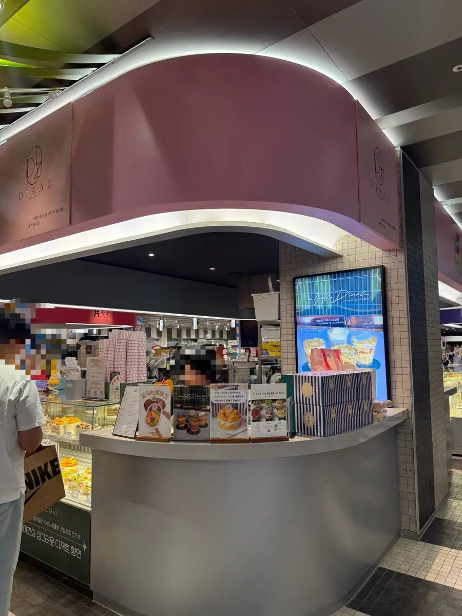 Entrance of Café Diaz on basement level 1 of Galleria Gwanggyo