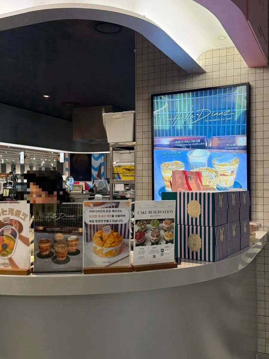 Overall view of Café Diaz Galleria Gwanggyo store