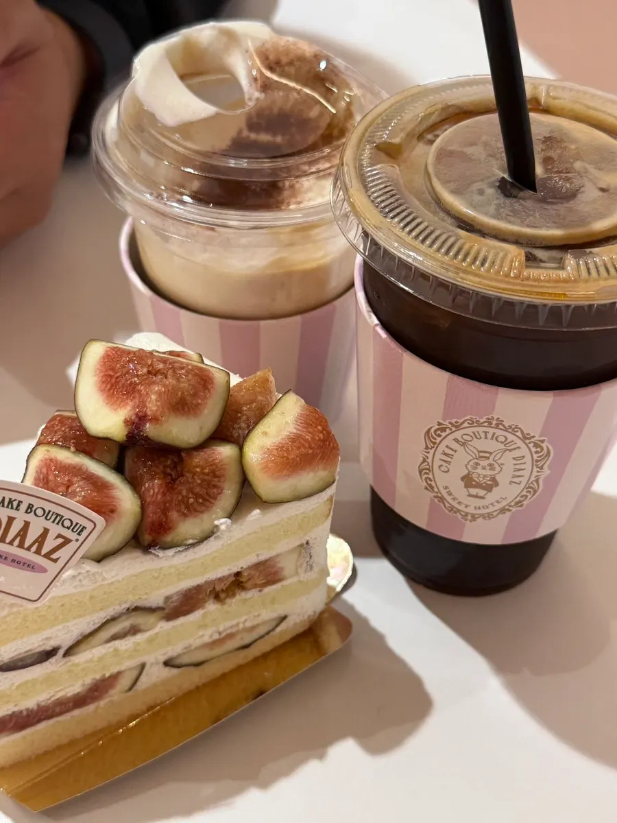 Closing shot of cake and store at Café Diaz Galleria Gwanggyo