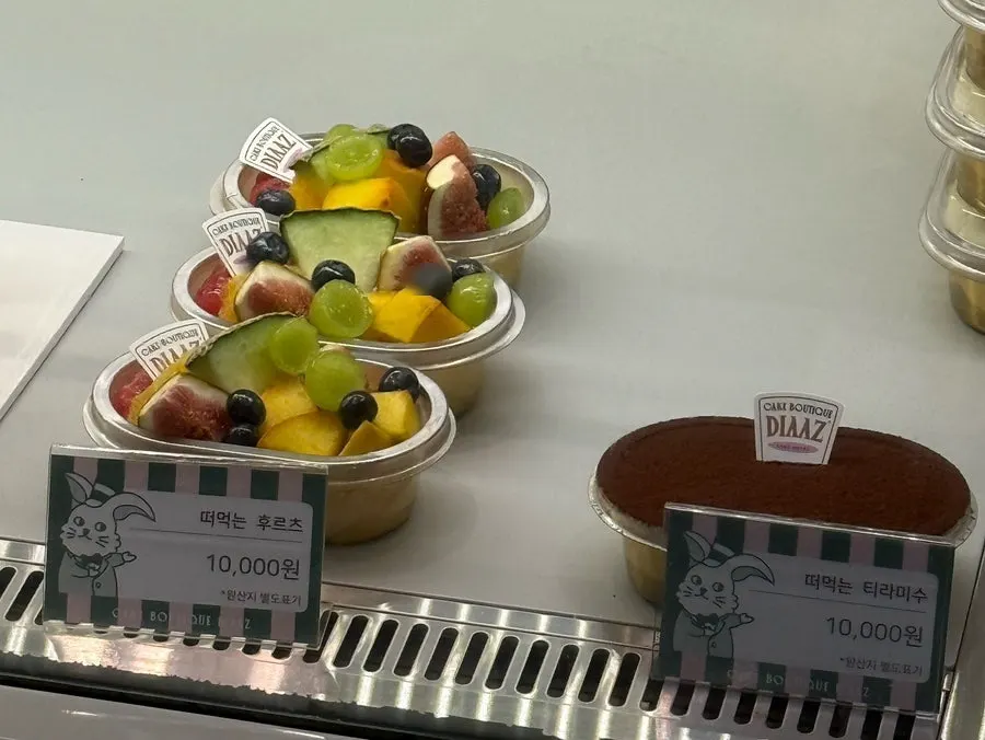 Spoonable fruit cups and spoonable tiramisu on display