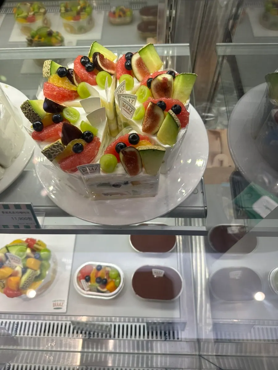 카페디아즈 케이크 진열장
