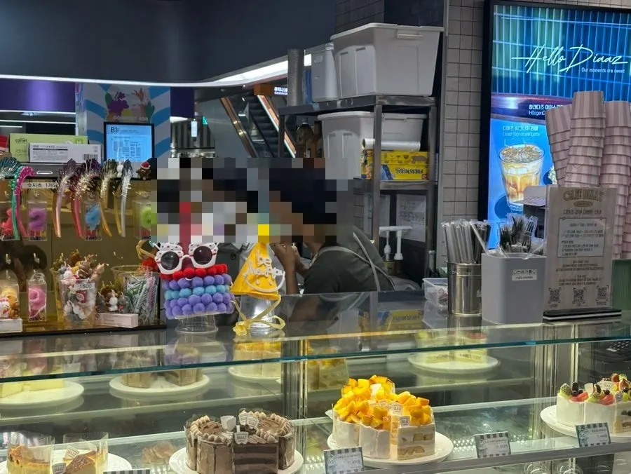 카페디아즈 갤러리아 광교점 입구 모습