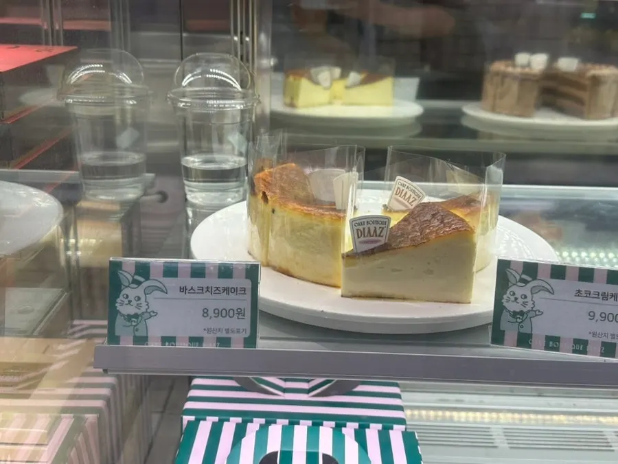 카페디아즈 생크림케이크 진열 모습