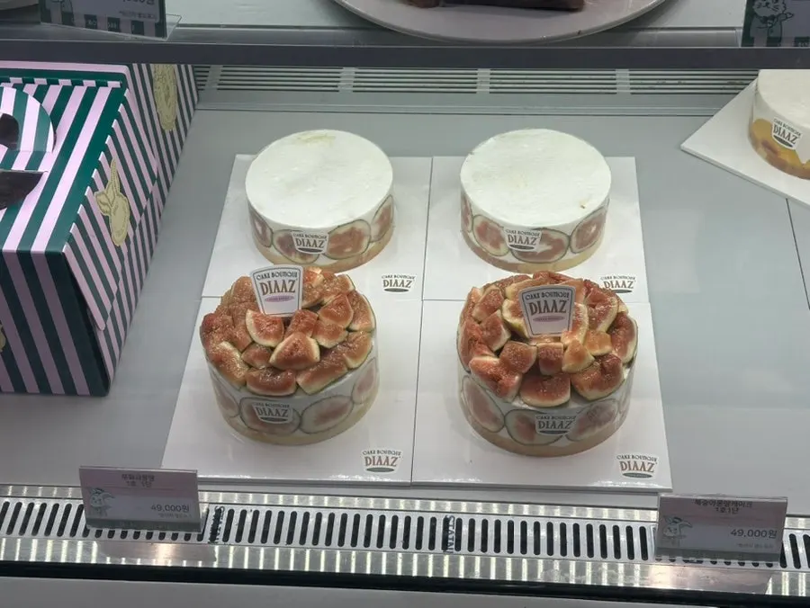 카페디아즈 매장 좌석과 내부 분위기