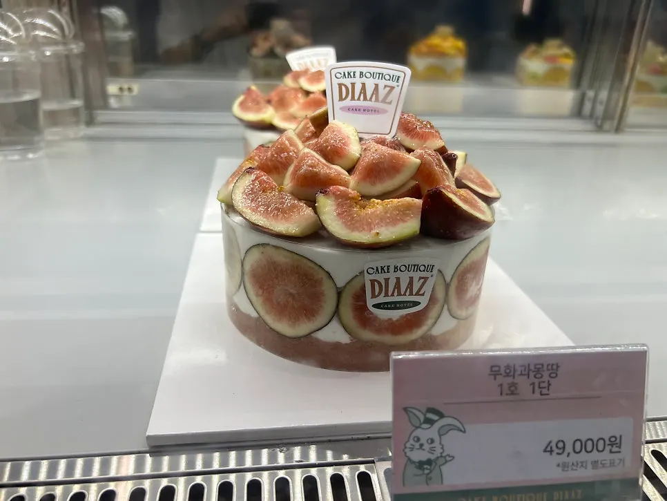 진열장에 놓인 카페디아즈 디저트