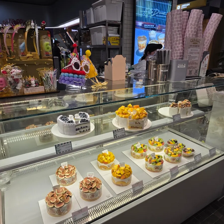 Storefront view of Café Diaz Galleria Gwanggyo