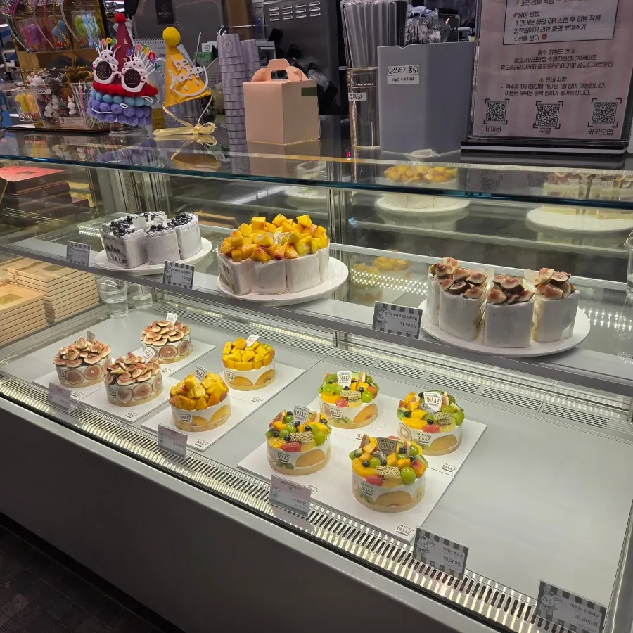 Café Diaz storefront on the B1 food court of Galleria Gwanggyo