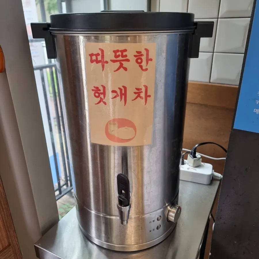 셀프바에 준비된 계란후라이 코너