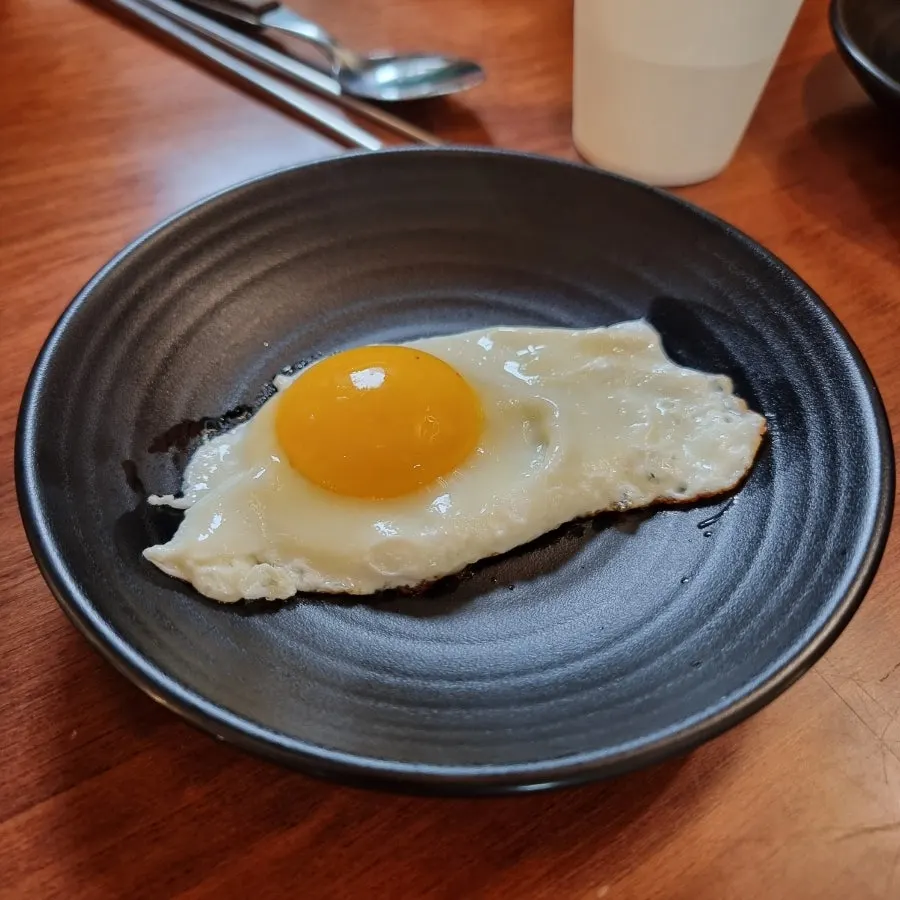 식사 전 세팅한 오곡밥과 기본 반찬