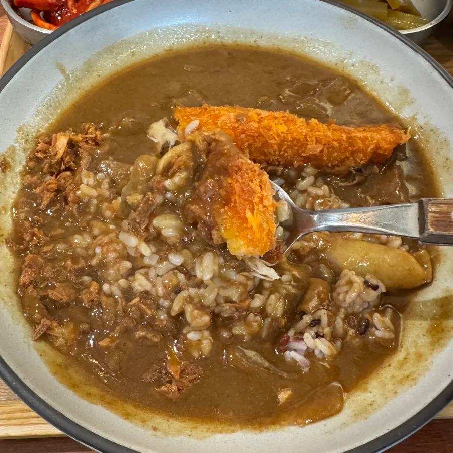 Eating the curry with fried shrimp