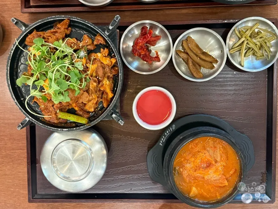 Full spread of the Dongyi grilled bulgogi set