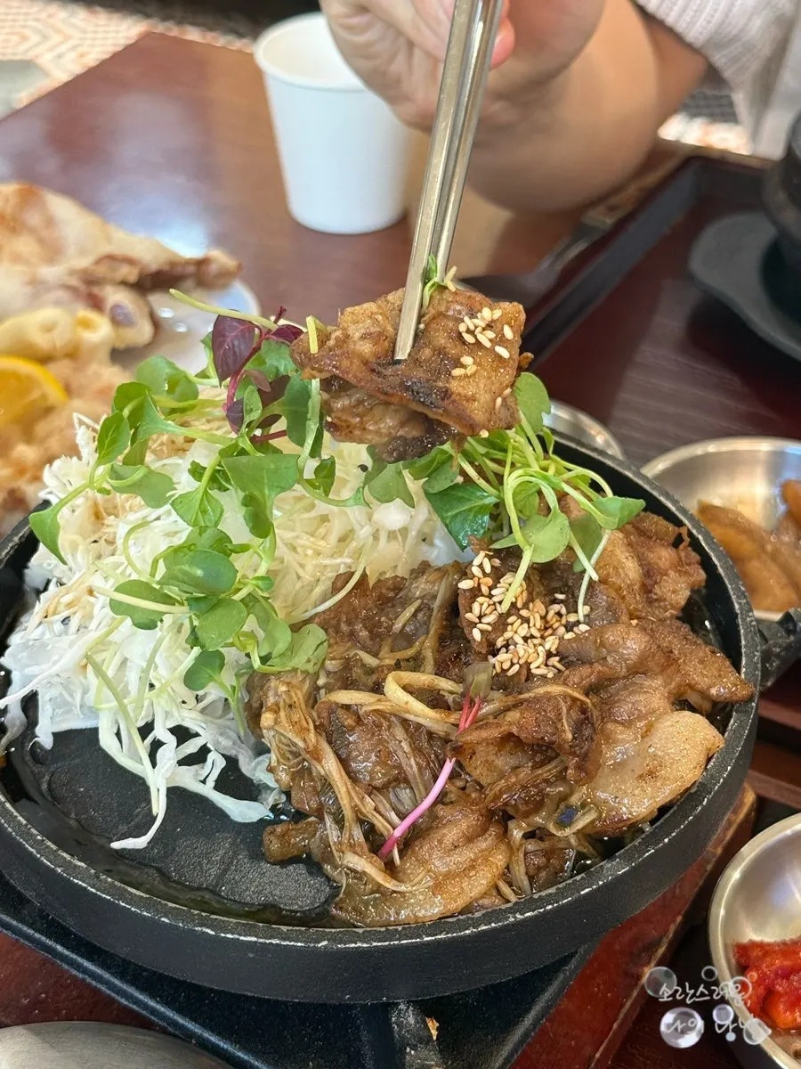 Soy-sauce-based grilled bulgogi topped with cabbage