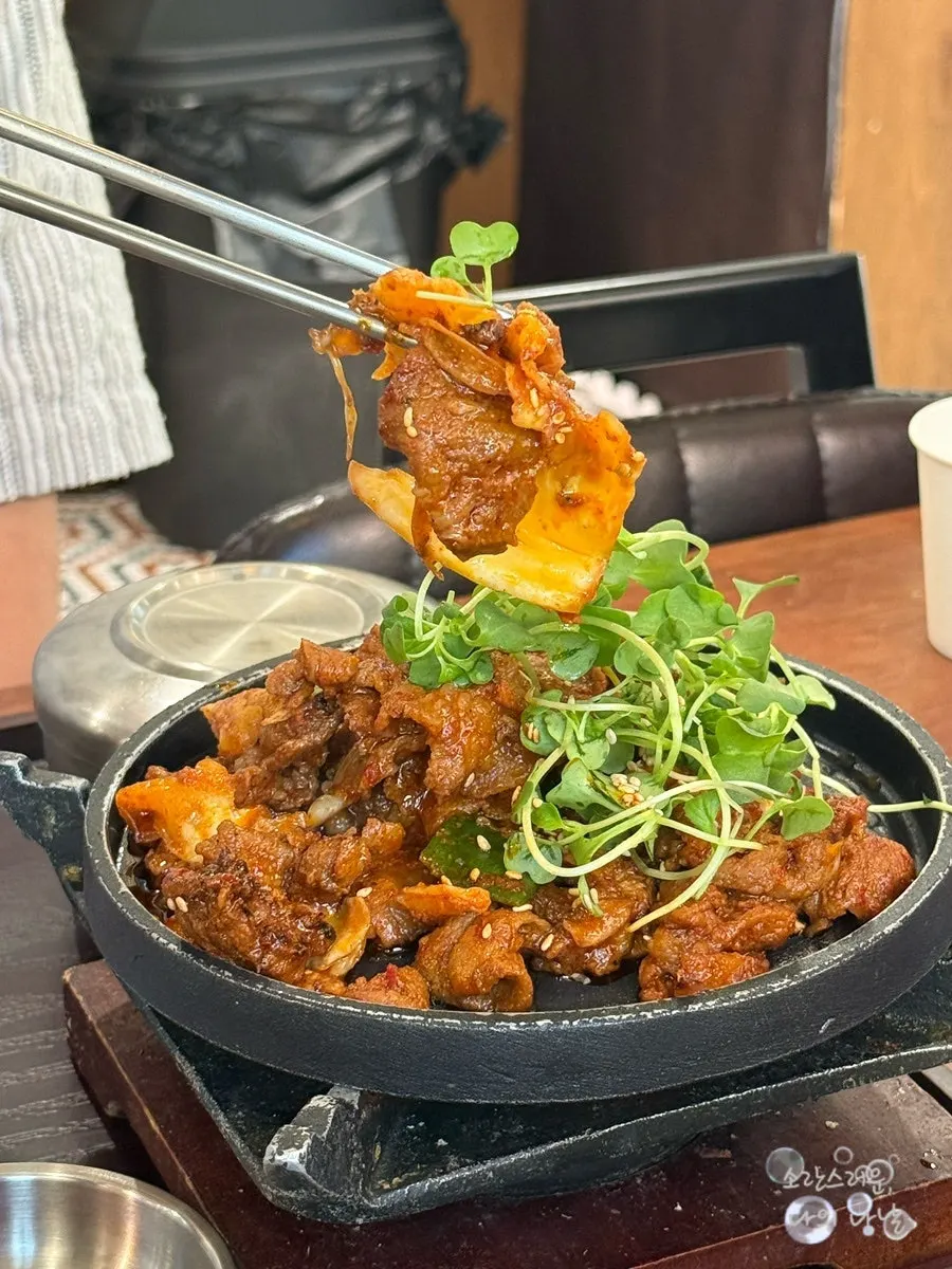 Grilled jeyuk-bokkeum served on a personal tabletop grill