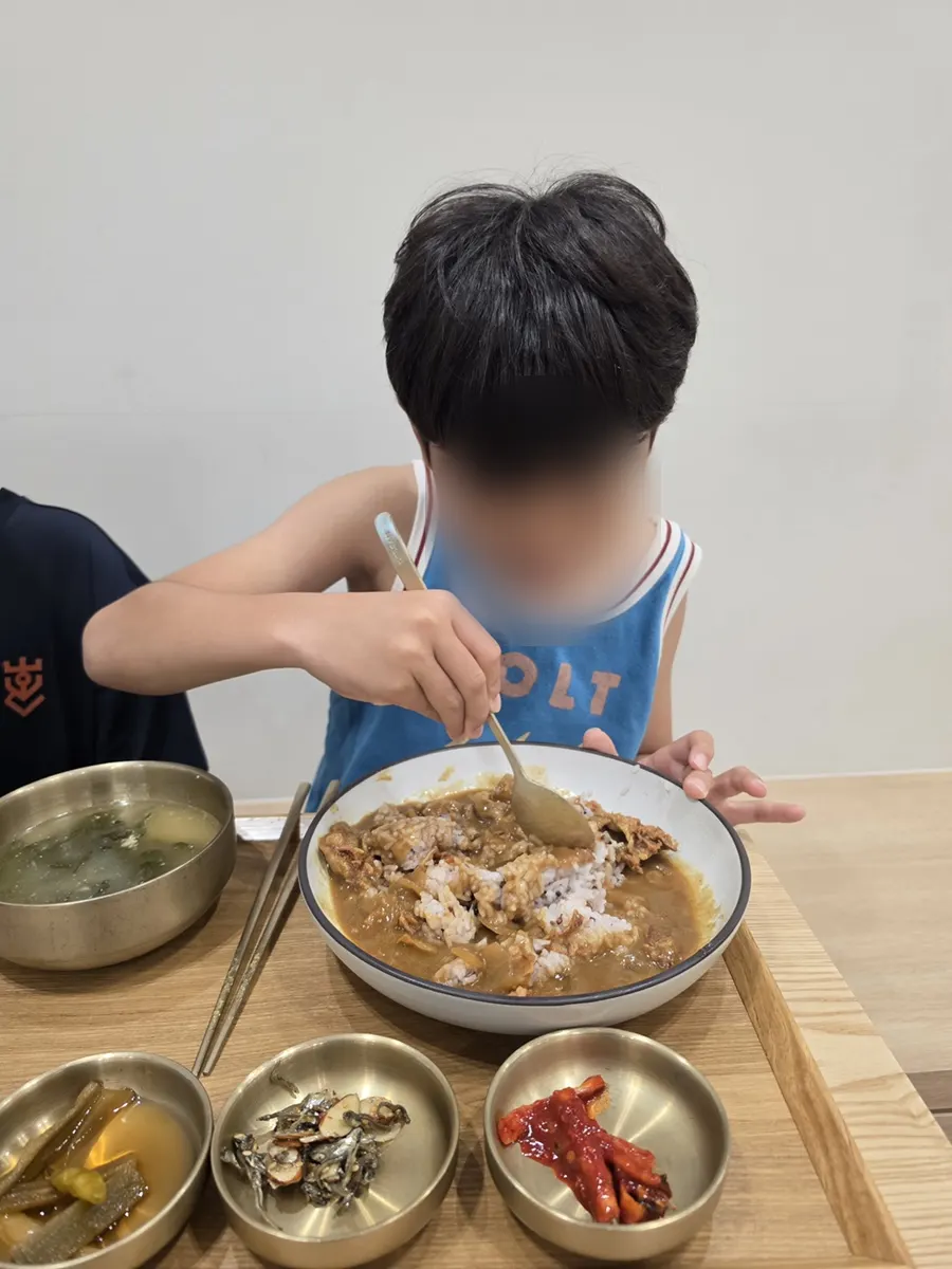 카레라이스와 함께 나온 미역국