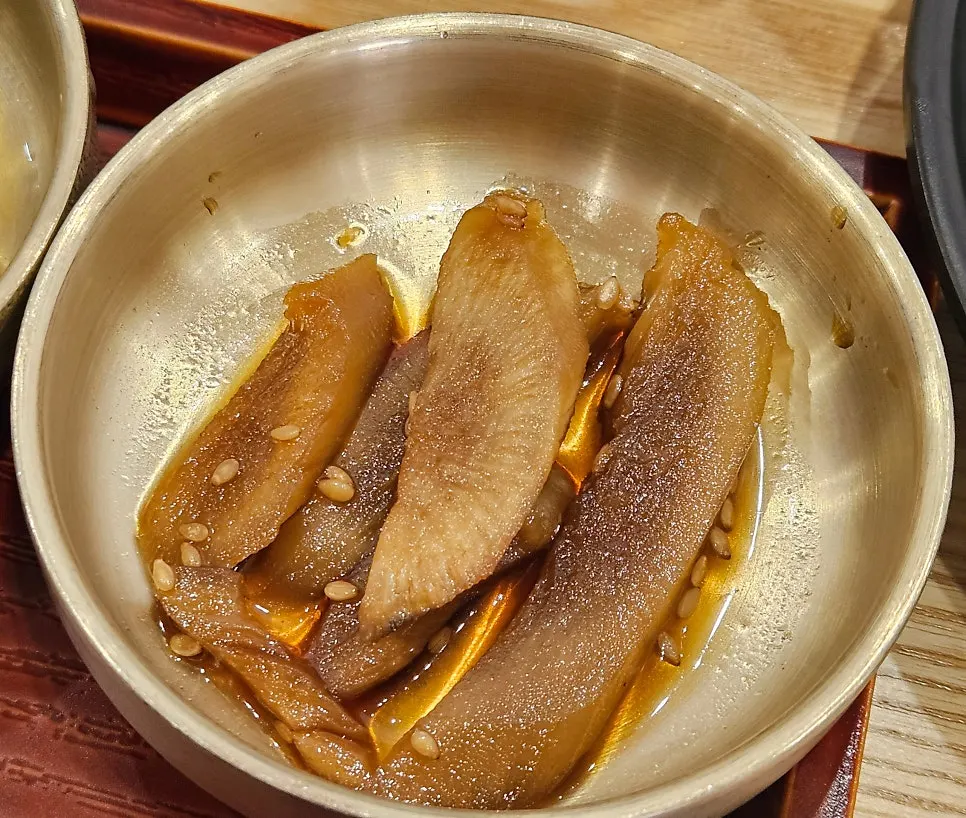 Dried radish, pickled chili, and other basic side dishes