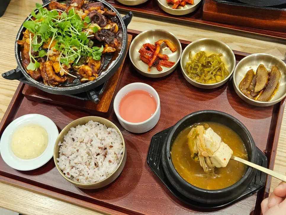 Grandma-style jjukkumi stir-fry set spread