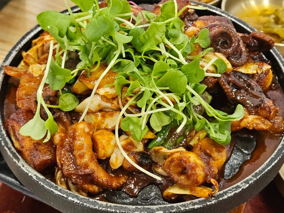 Jjukkumi stir-fry with plump baby octopus