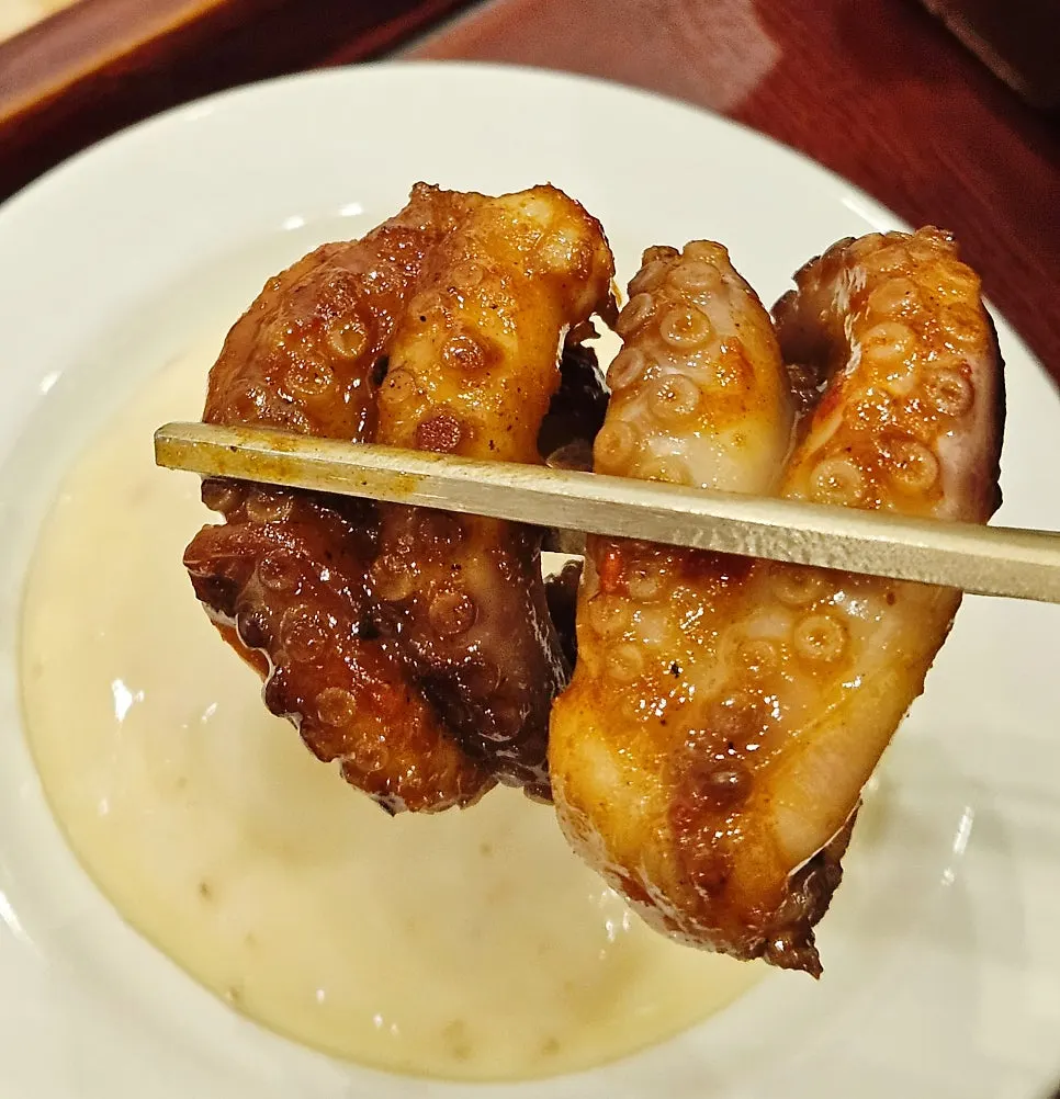 Jjukkumi stir-fry dipped in mayonnaise