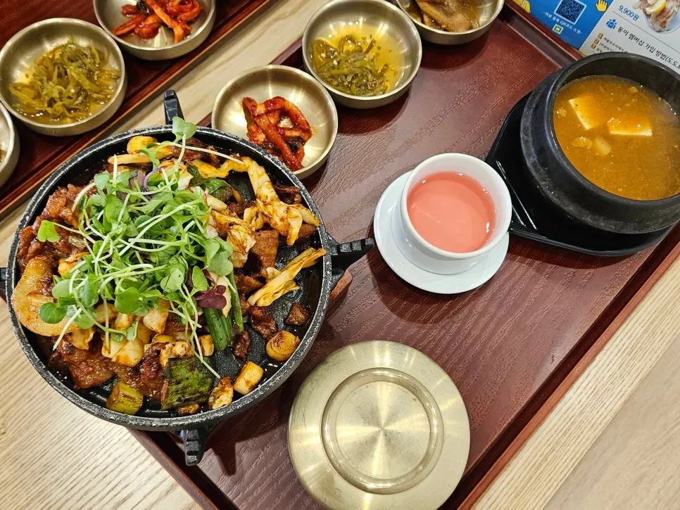 Fire-grilled pork set spread
