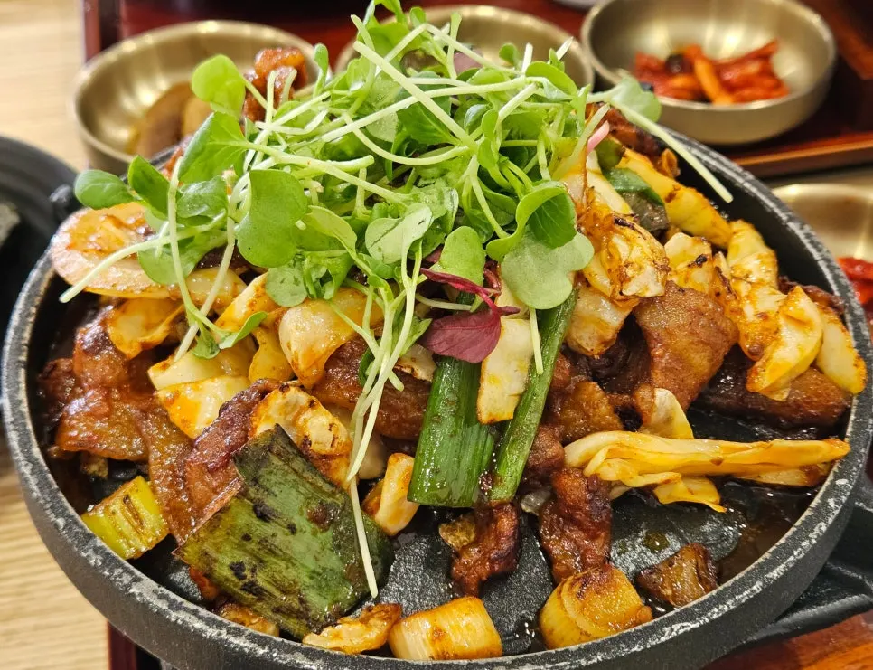 Fire-grilled jeyuk-bokkeum stir-fried pork