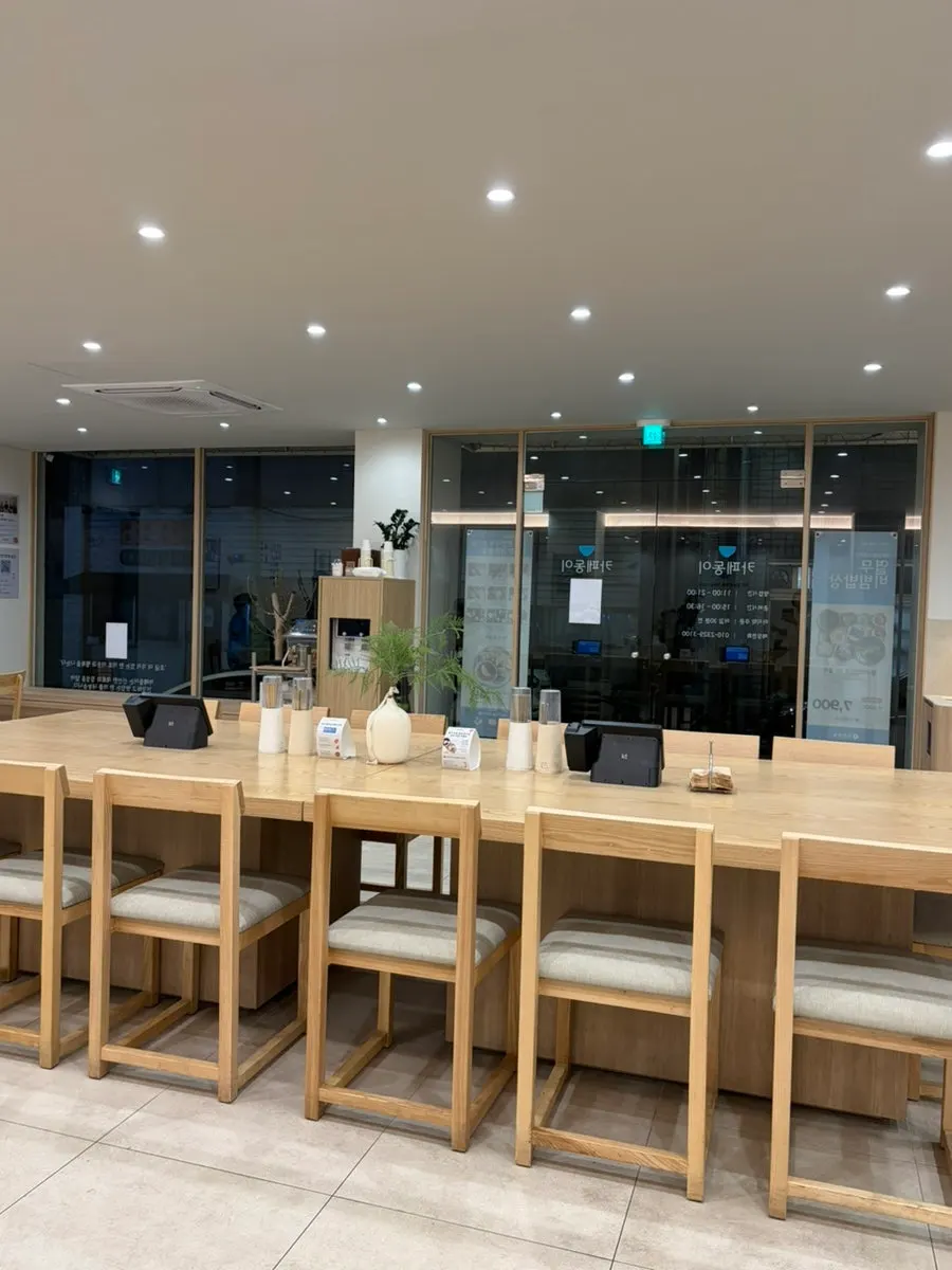 카페동이 대명역점 테이블 세팅
