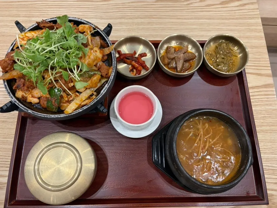 1인 화로 한상과 된장찌개, 찬 3종 구성