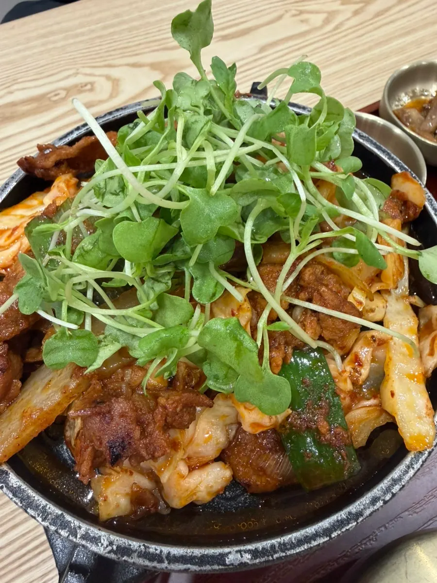 동이 직화제육볶음 한정식 밥상