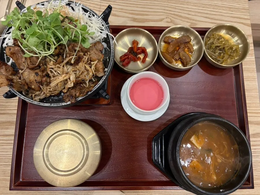 동이 직화불고기 한정식 밥상