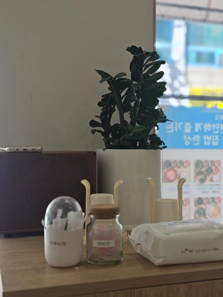 Self-bar heotgae tea and water dispenser