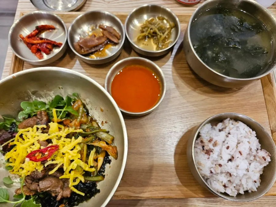 Bulgogi yeolmu bibimbap mixed and ready to eat