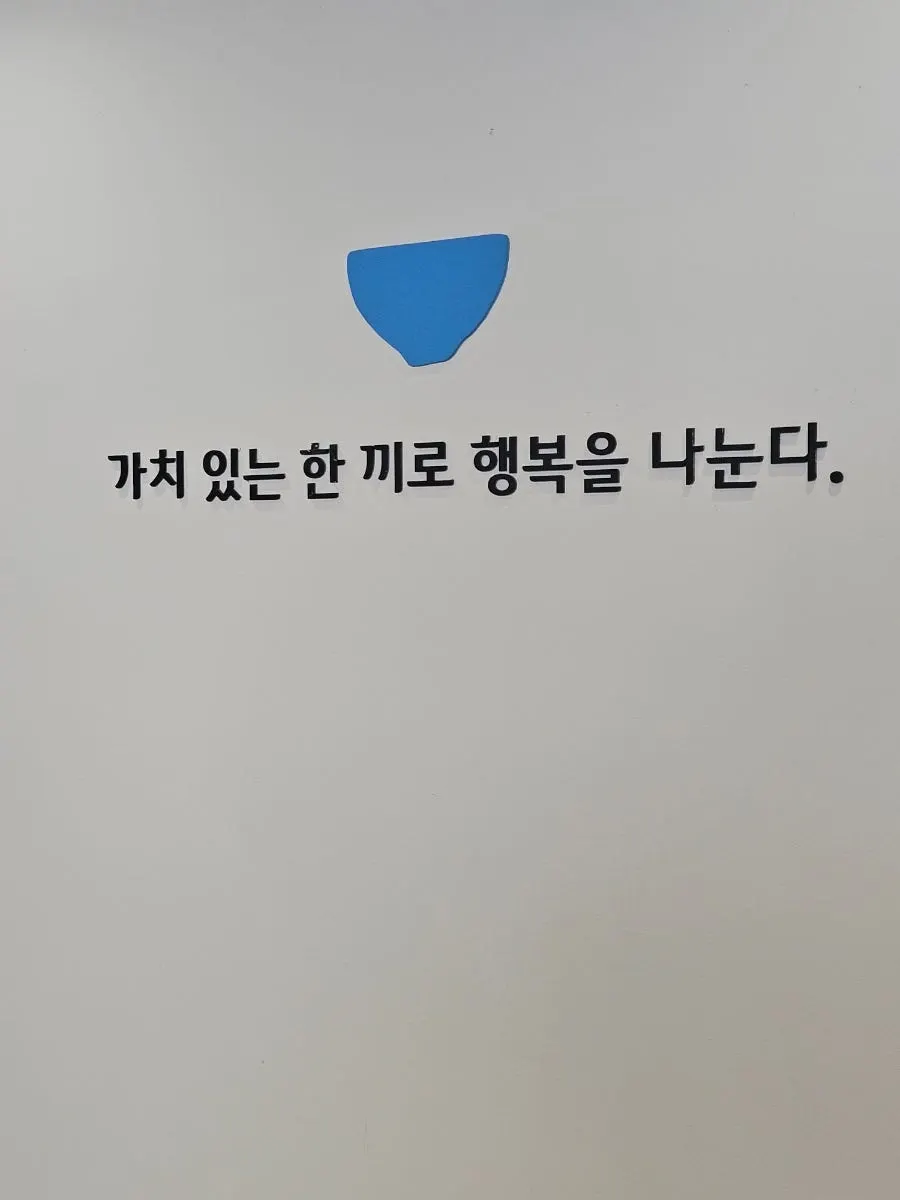 Full view of Cafe Dongi Daemyeong Station Branch