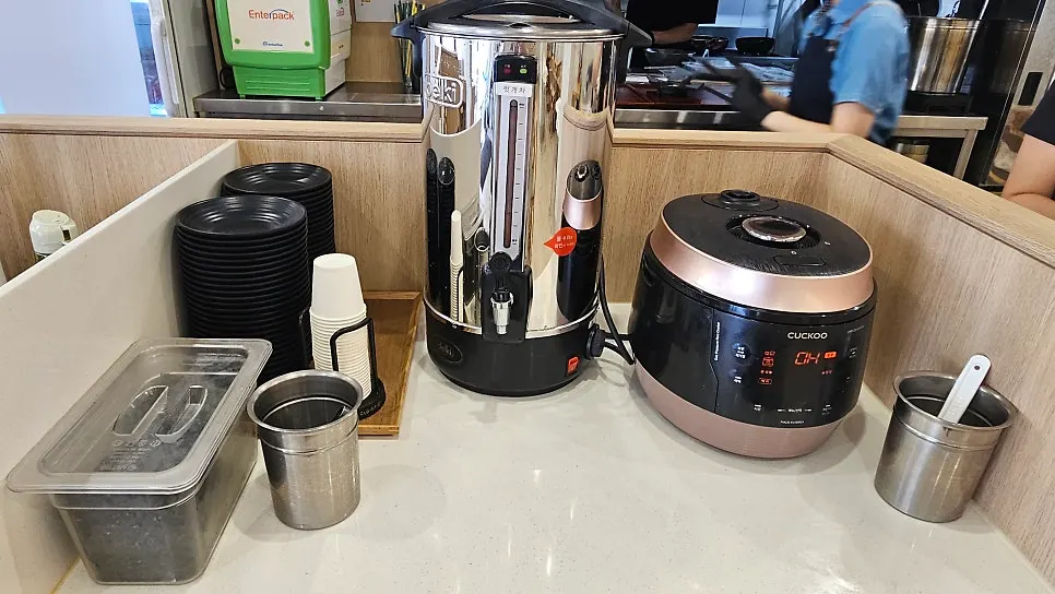 Neatly arranged area around the self-bar