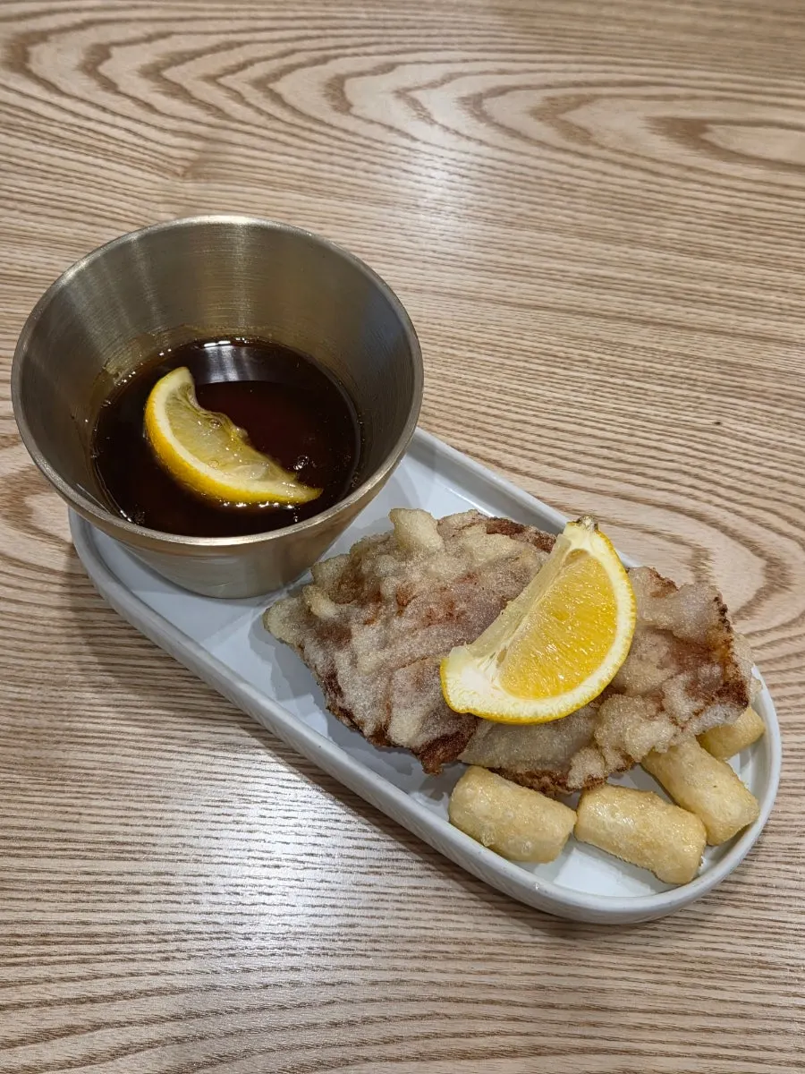 Tasting-size mini tangsuyuk fried in glutinous rice batter