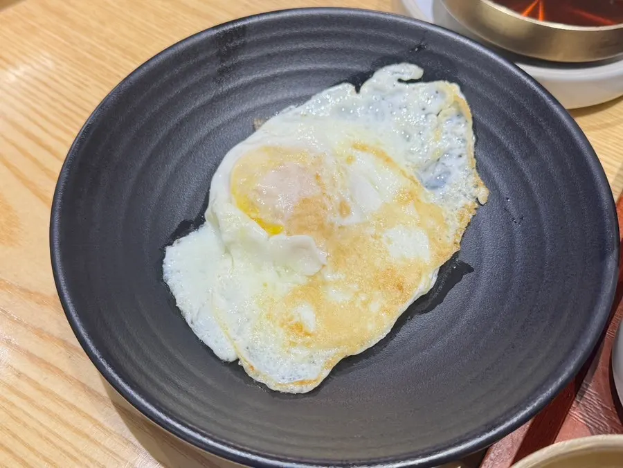 오곡밥과 된장찌개가 놓인 식탁