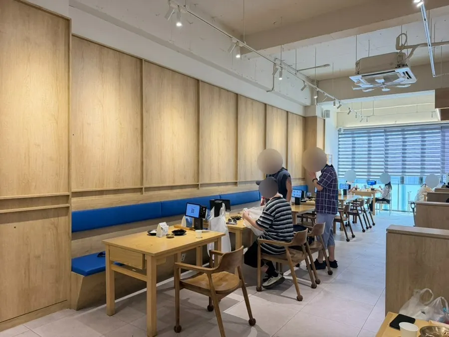 Interior of Cafe Dongi Dongseong-ro Main Branch with white and wood tones