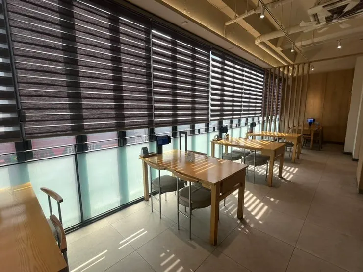 Widely spaced table seating at Cafe Dongi